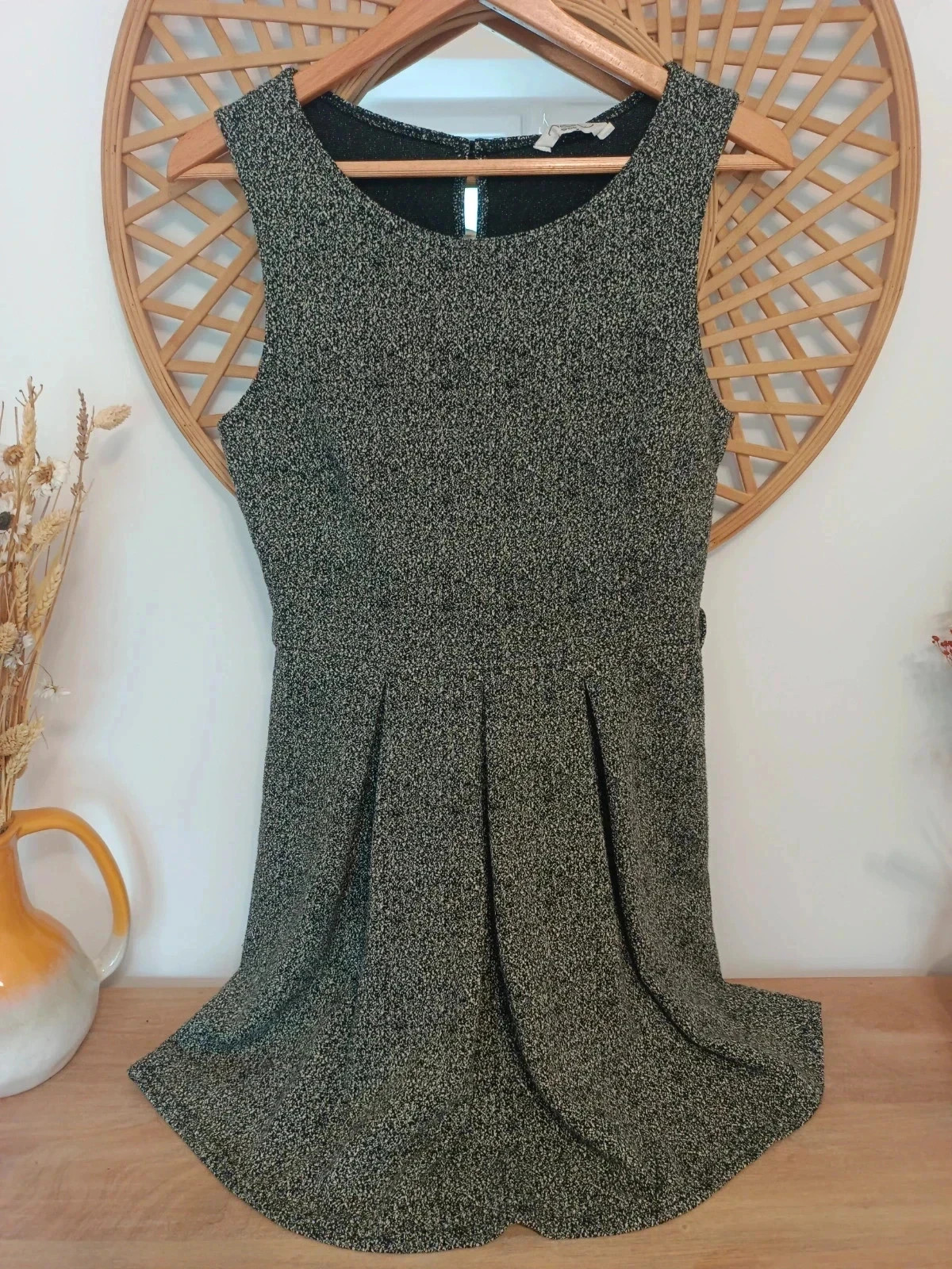 Vestido corto sin mangas en tonos negro y blanco con textura jaspeada – New Look – taille S / 36 / 8 2