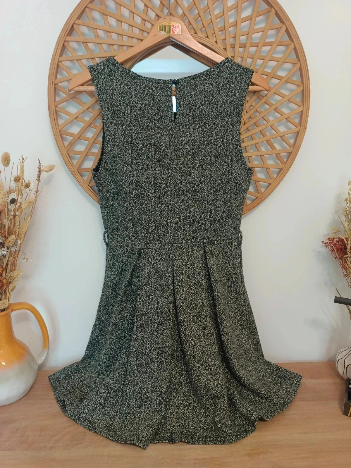 Vestido corto sin mangas en tonos negro y blanco con textura jaspeada – New Look – taille S / 36 / 8 4