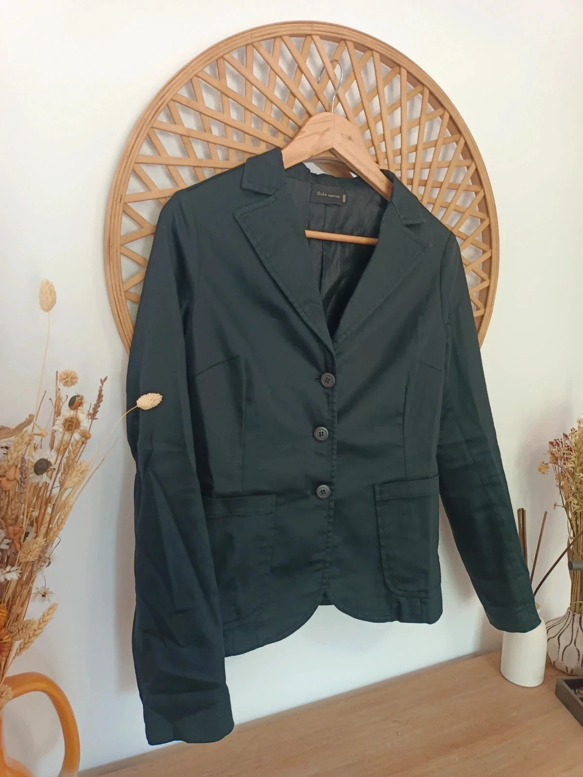 Americana negra de la marca Saks, talla 40, es más una S-M – New Saks Woman – taille L / 40 / 12 3