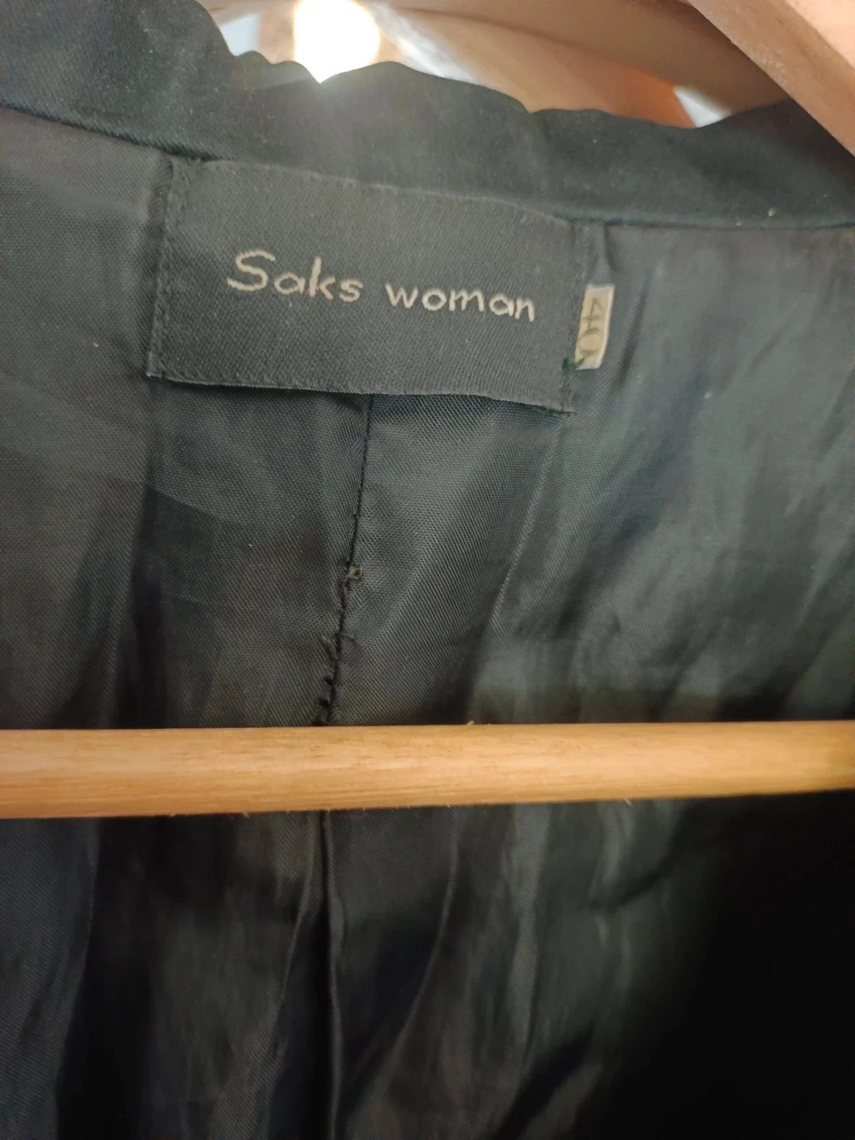 Americana negra de la marca Saks, talla 40, es más una S-M – New Saks Woman – taille L / 40 / 12 5
