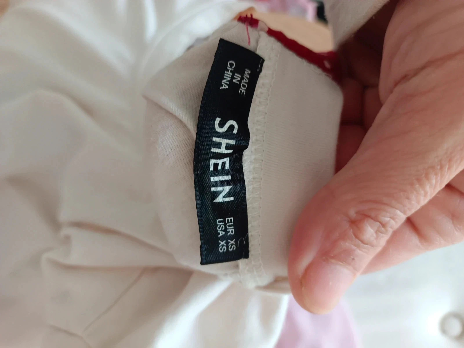 Top corto blanco con dos lazos en la espalda en rojo con lunares blancos, talla XS – Shein – taille XS / 34 / 6 4