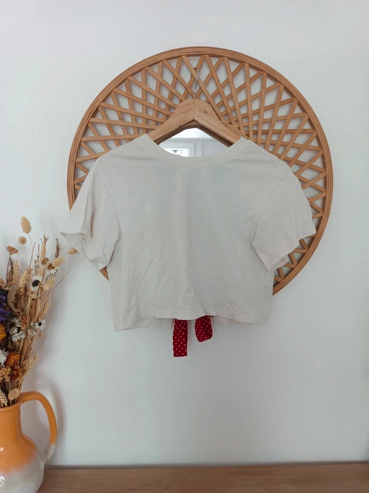 Top corto blanco con dos lazos en la espalda en rojo con lunares blancos, talla XS – Shein – taille XS / 34 / 6