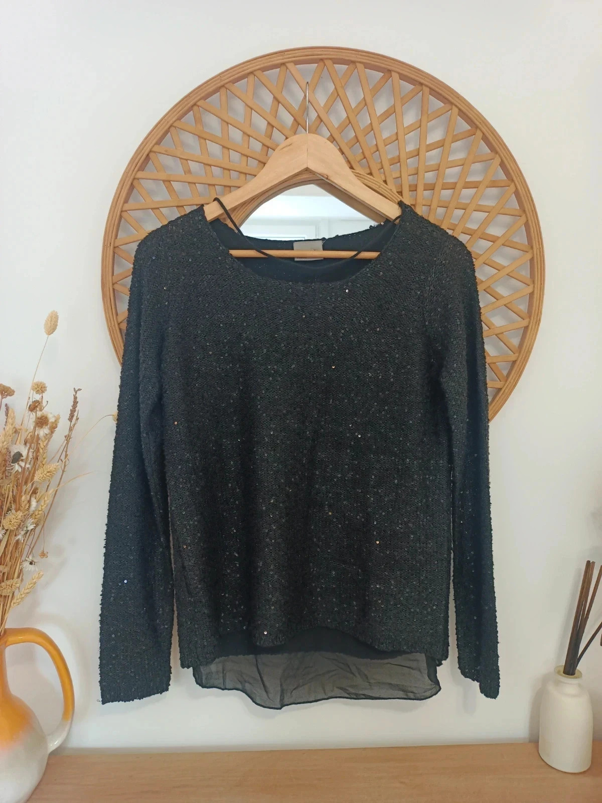 Jersey negro de lentejuelas Vero Moda con abertura trasera y gasa