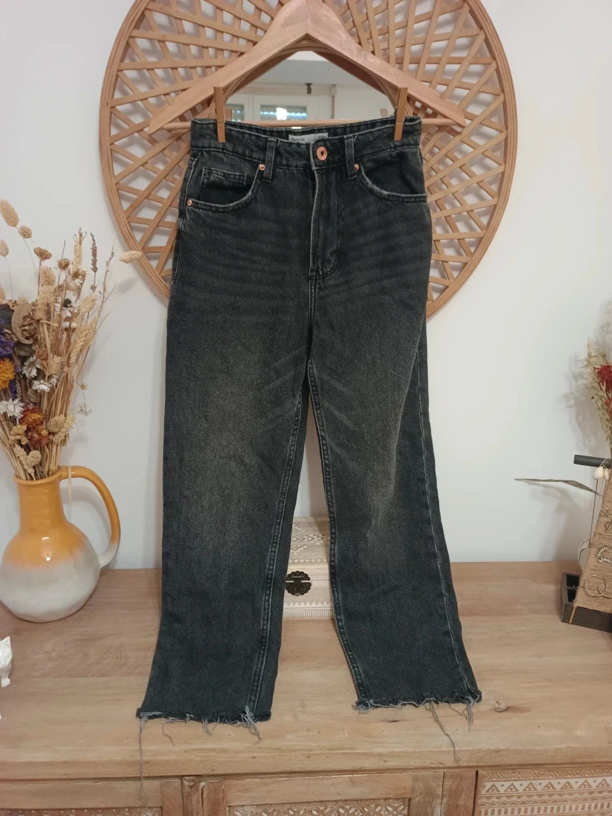 Pantalon vaquero recto de cintura alta negro desgastado vintage talla 34 – Bershka – taille XS / 34 / 6