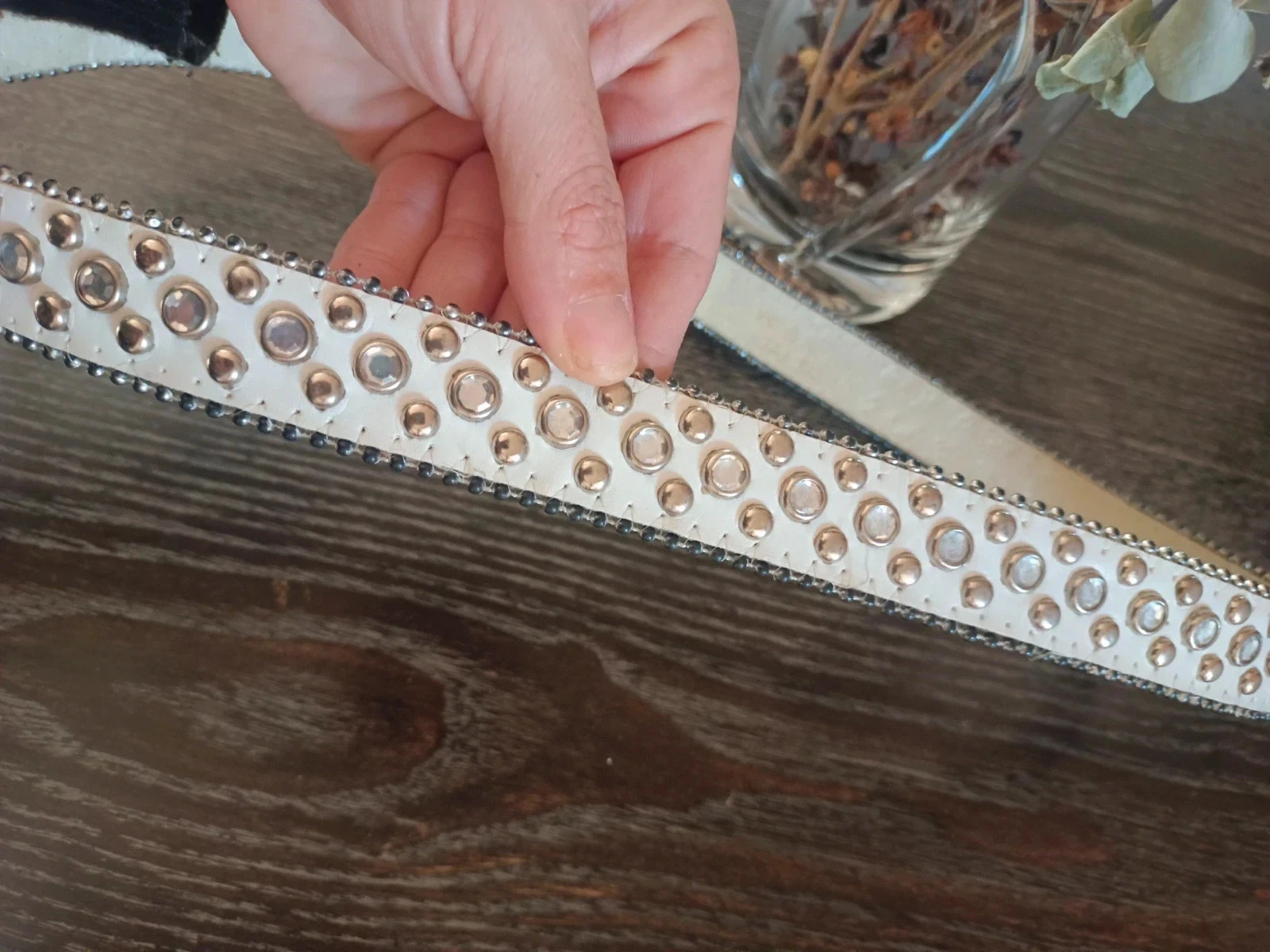 Cinturón blanco de estilo western con detalles de tachuelas plateadas – taille Ajustable 3