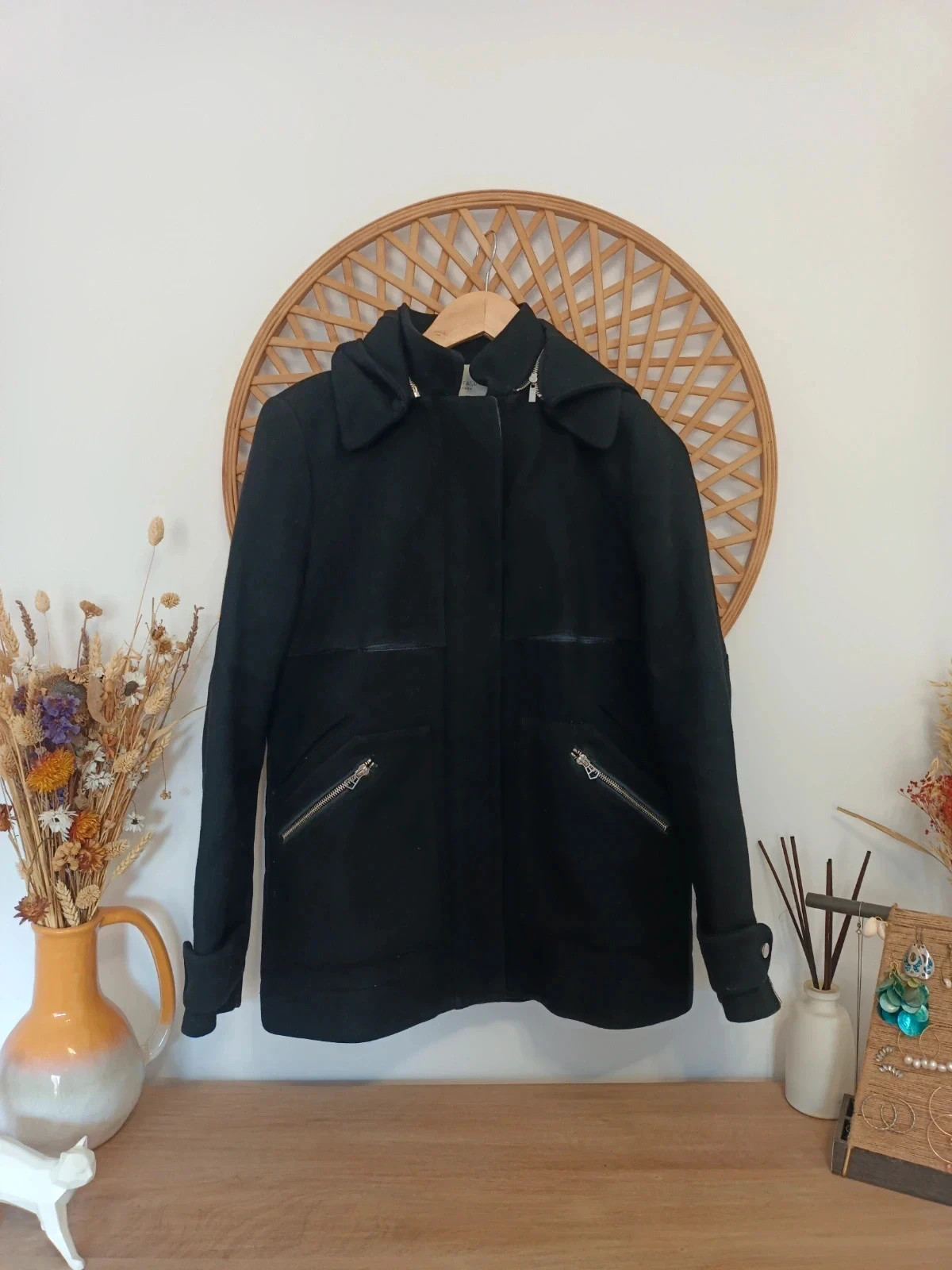 Abrigo negro Zara Trafaluc S · Black hooded coat · Manteau noir · Cappotto nero