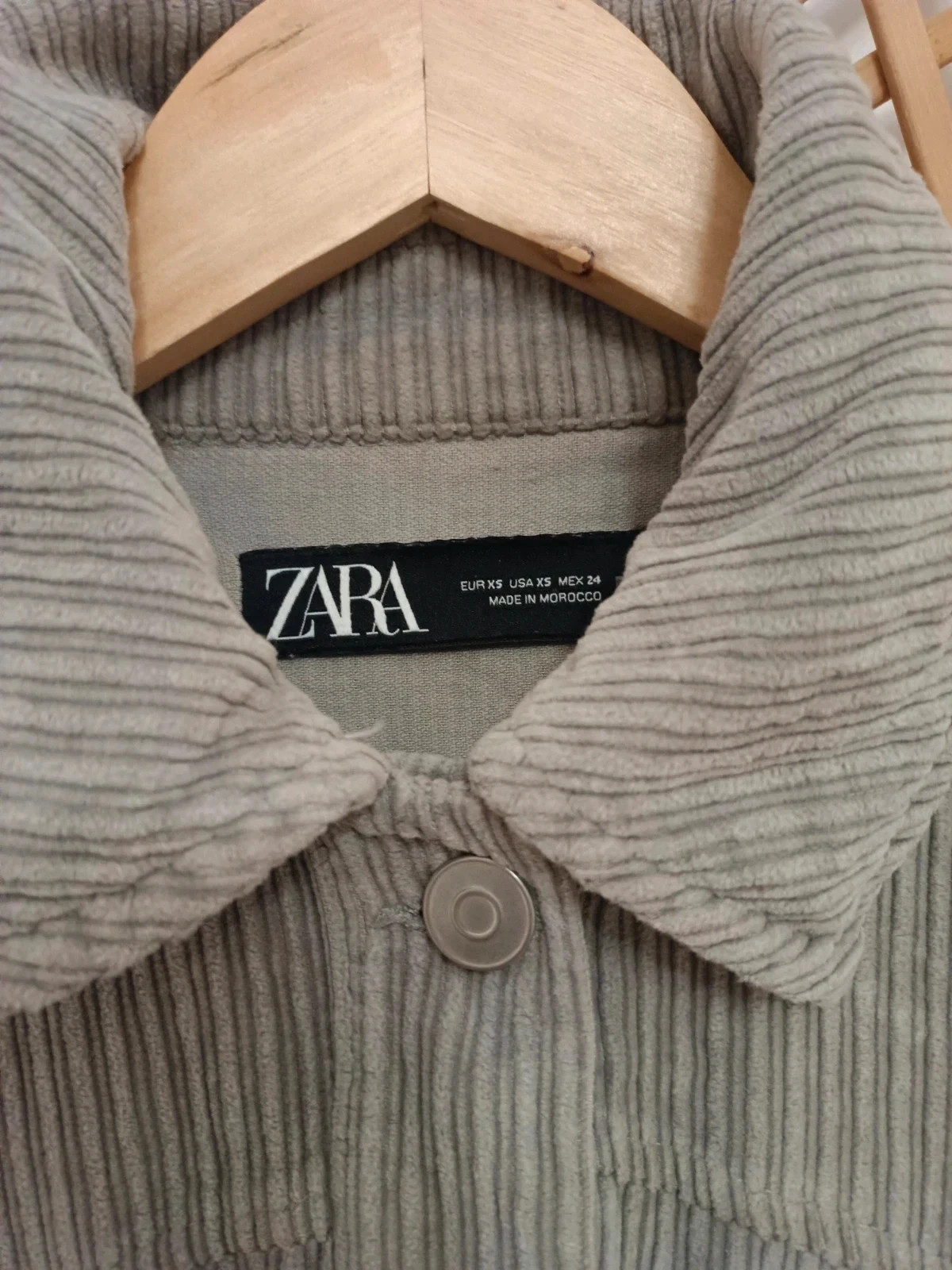 Sobrecamisa oversize de pana gris Zara / Grey corduroy overshirt Zara – Zara – taille XS / 34 / 6 5