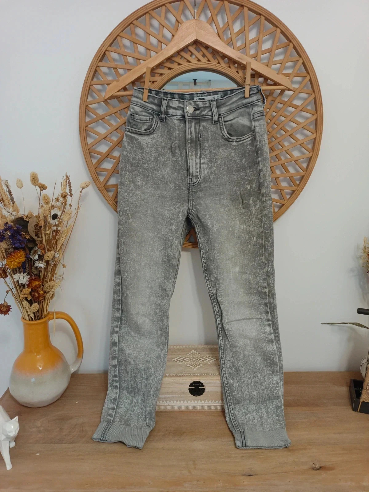 Jeans, pantalones vaqueros grises con efecto desgastado de cintura alta – Bershka – taille S / 36 / 8 2
