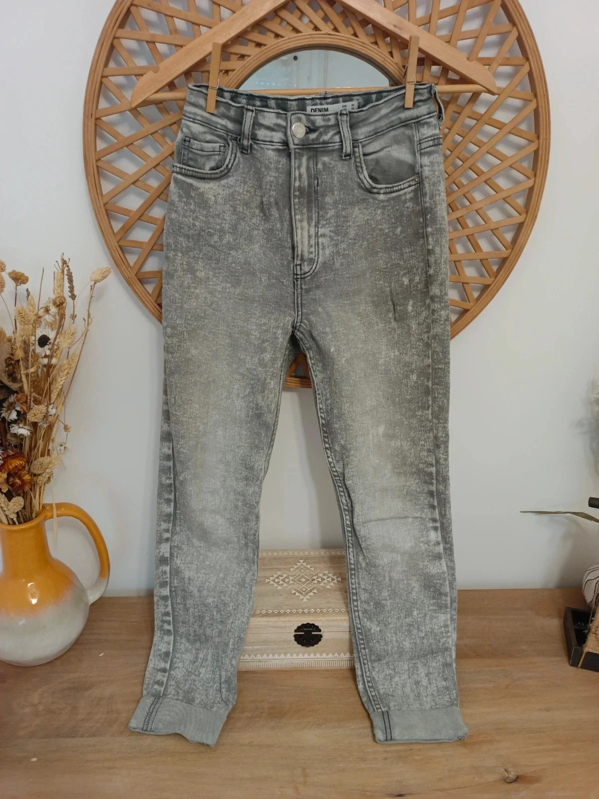 Jeans, pantalones vaqueros grises con efecto desgastado de cintura alta – Bershka – taille S / 36 / 8 3