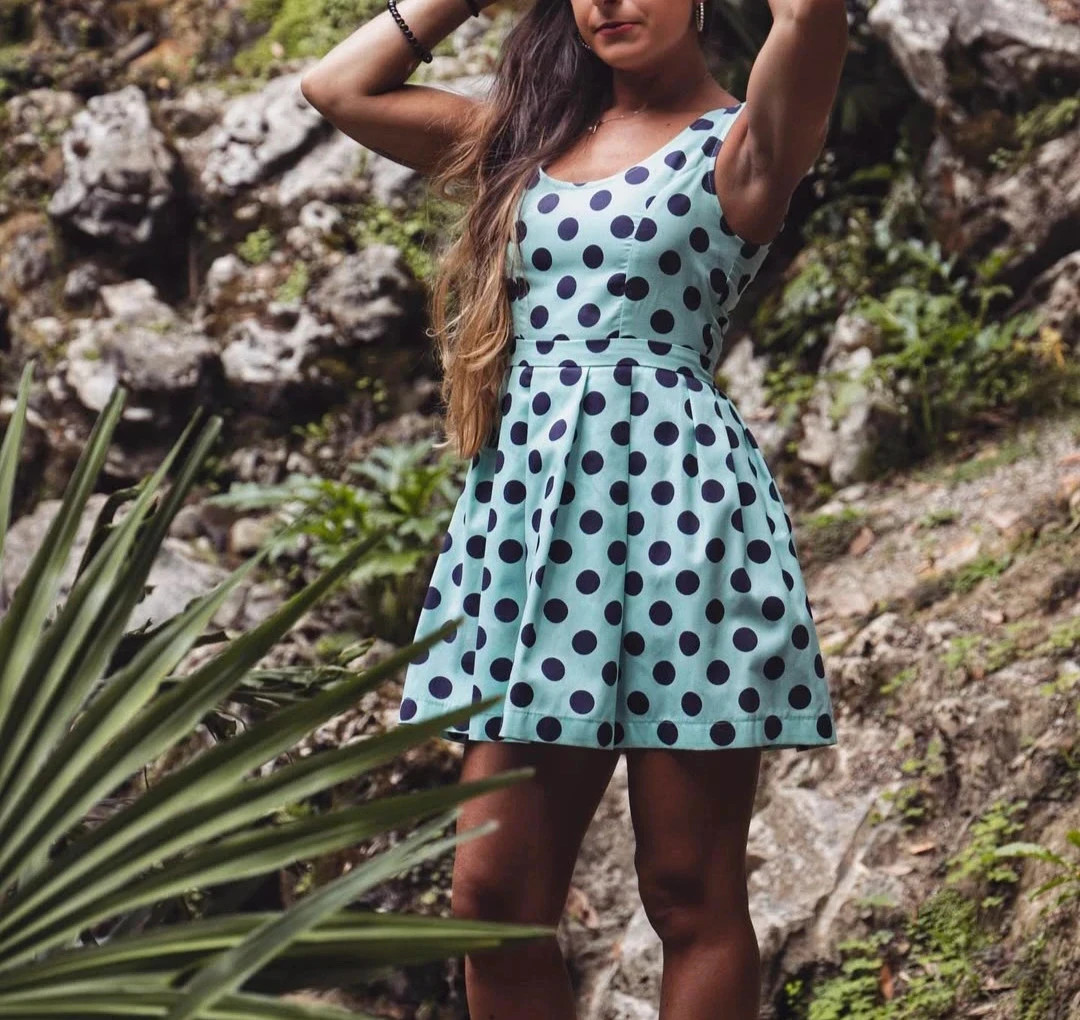 Vestido de verano turquesa con topos en azul marino, exclusivo, unico – Haizea Arranz – taille XS / 34 / 6 5