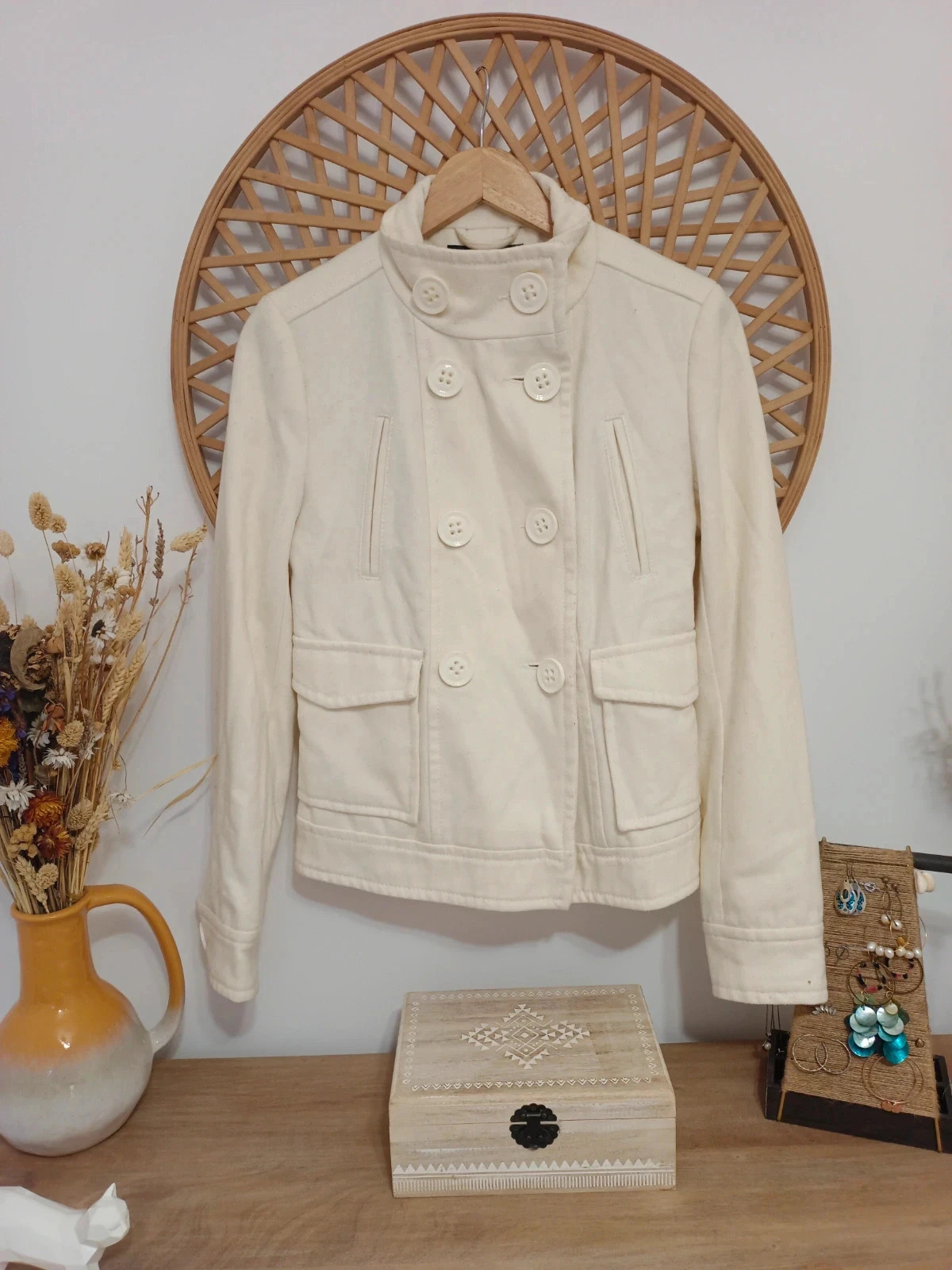 Chaqueta color crema con cuello alto, cierre con botones y bolsillos, talla S – Stradivarius – taille S / 36 / 8 2