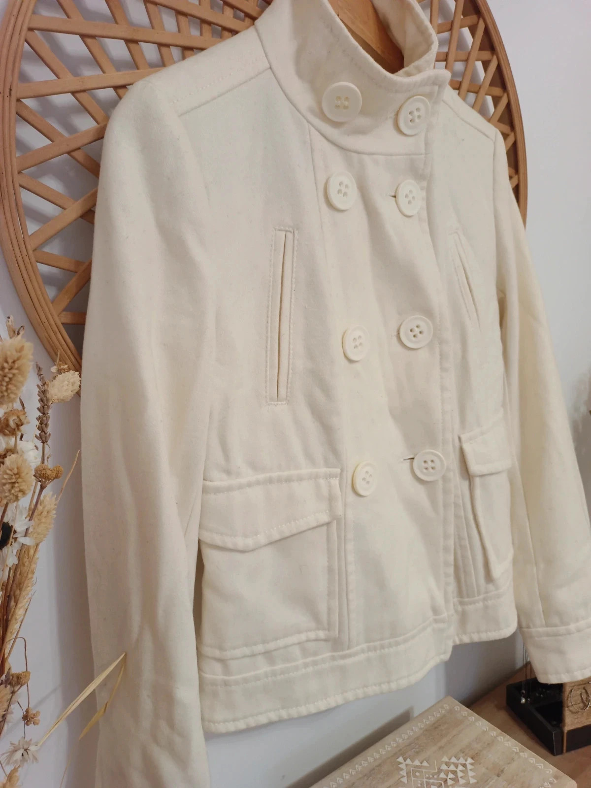 Chaqueta color crema con cuello alto, cierre con botones y bolsillos, talla S – Stradivarius – taille S / 36 / 8 4