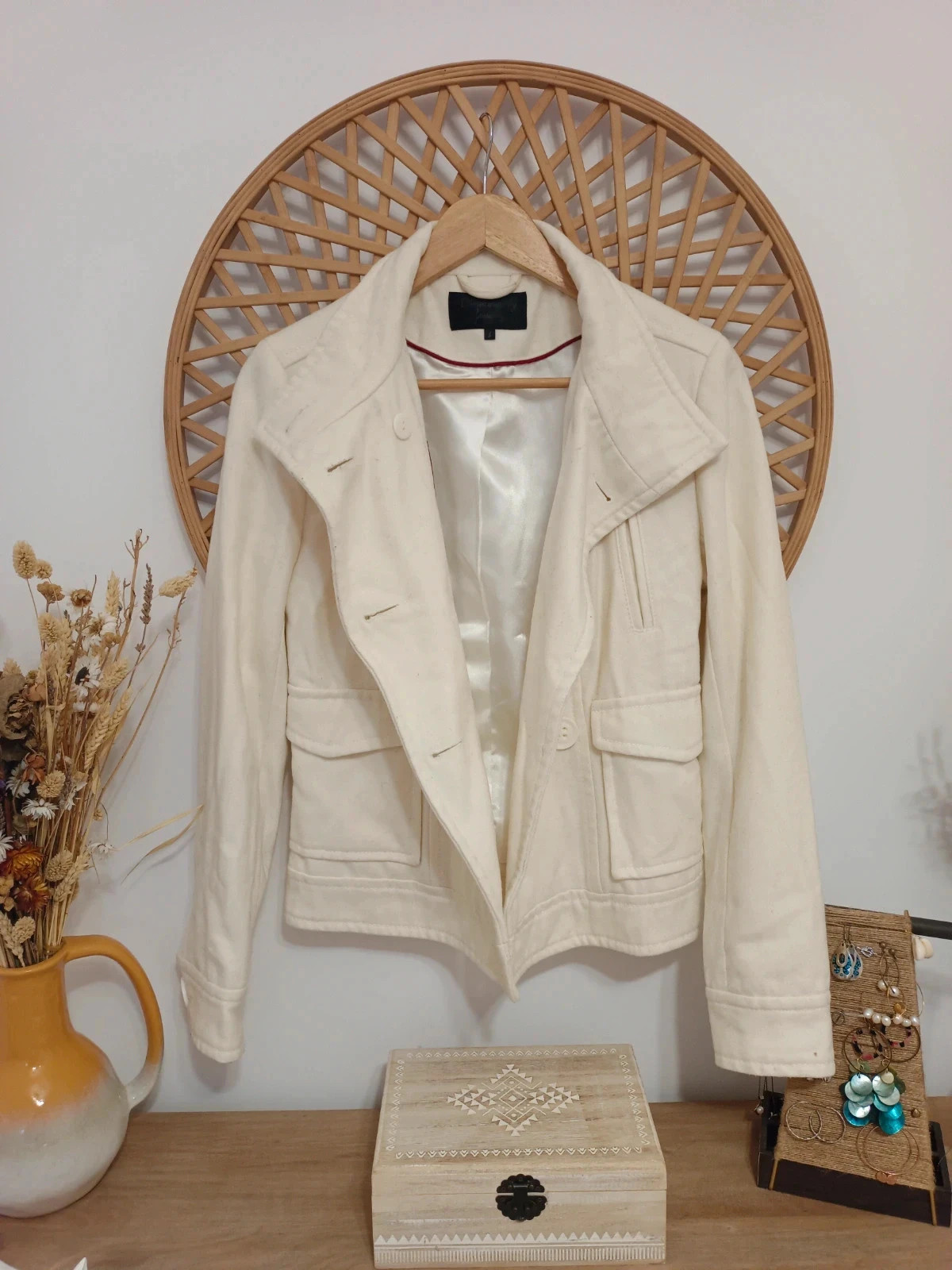Chaqueta color crema con cuello alto, cierre con botones y bolsillos, talla S – Stradivarius – taille S / 36 / 8