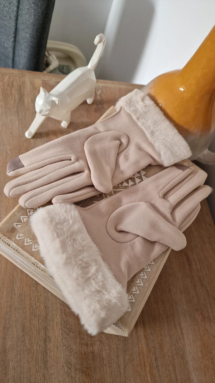 Guantes beige con pelo suave táctiles · Faux Fur Gloves · Gants fourrure beige · Guanti pelliccia – fashion gloves – taille Taille unique 3