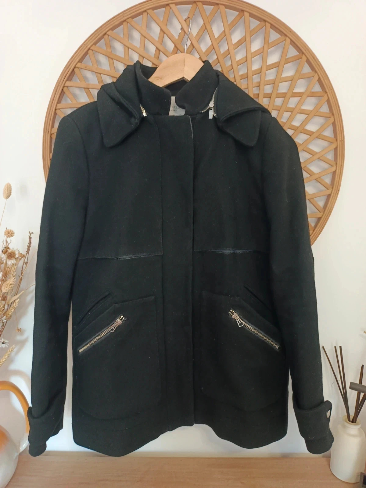 Abrigo negro Zara Trafaluc S · Black hooded coat · Manteau noir · Cappotto nero – Zara Trafaluc – taille S / 36 / 8 2