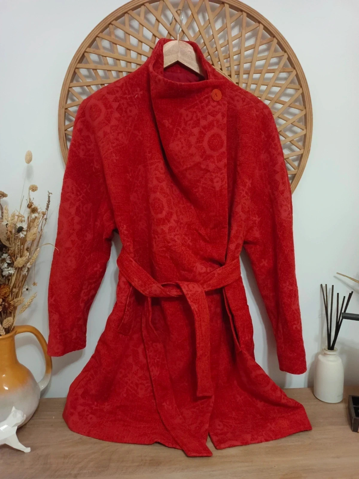 Abrigo rojo jacquard coat manteau rouge cinturón elegante boho chic winter belted coat – Vintage Dressing – taille L / 40 / 12 2