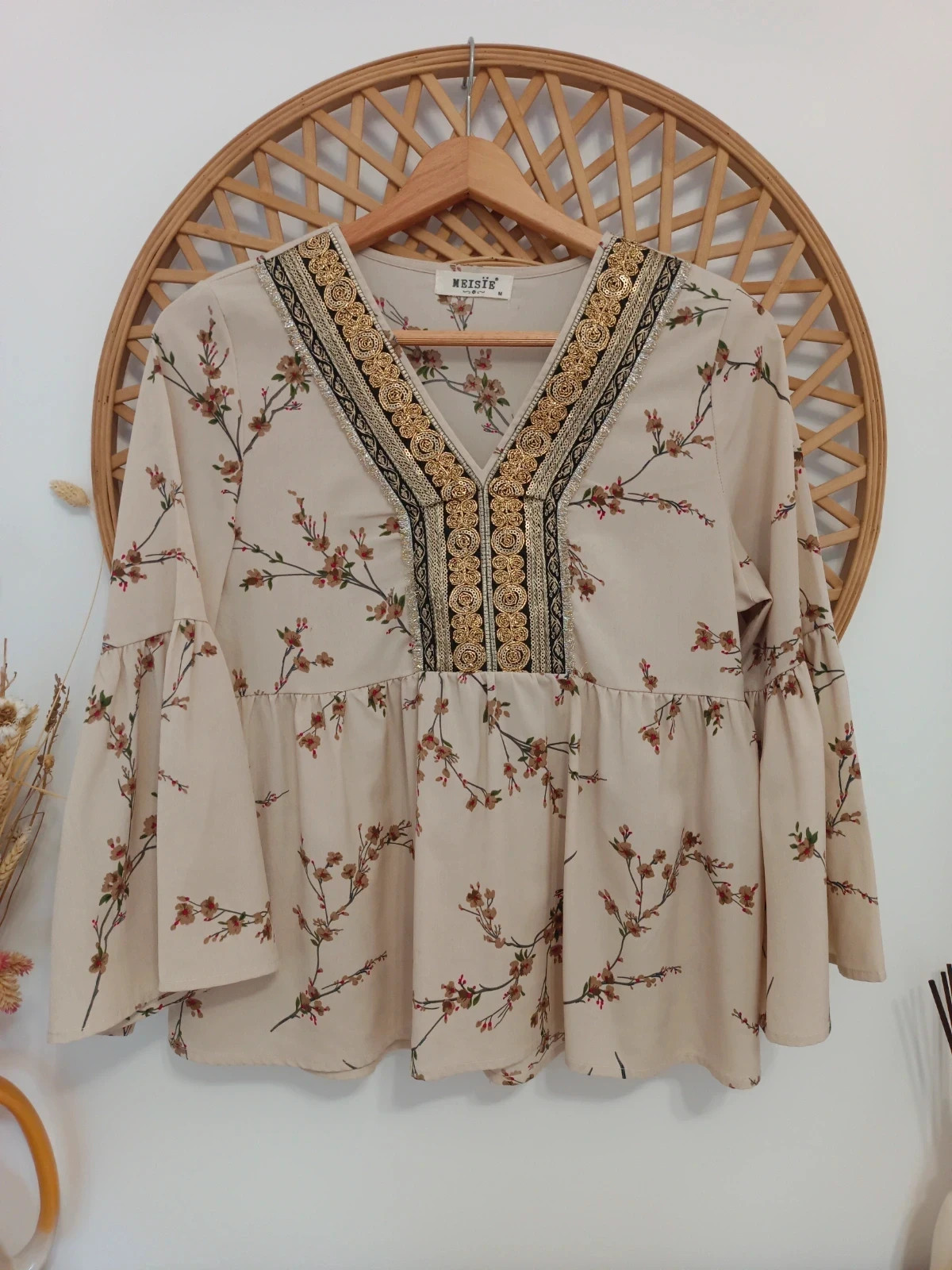 Blusa boho Meisie beige floral con bordados dorados y mangas acampanadas M – Meisie – taille M / 38 / 10 4