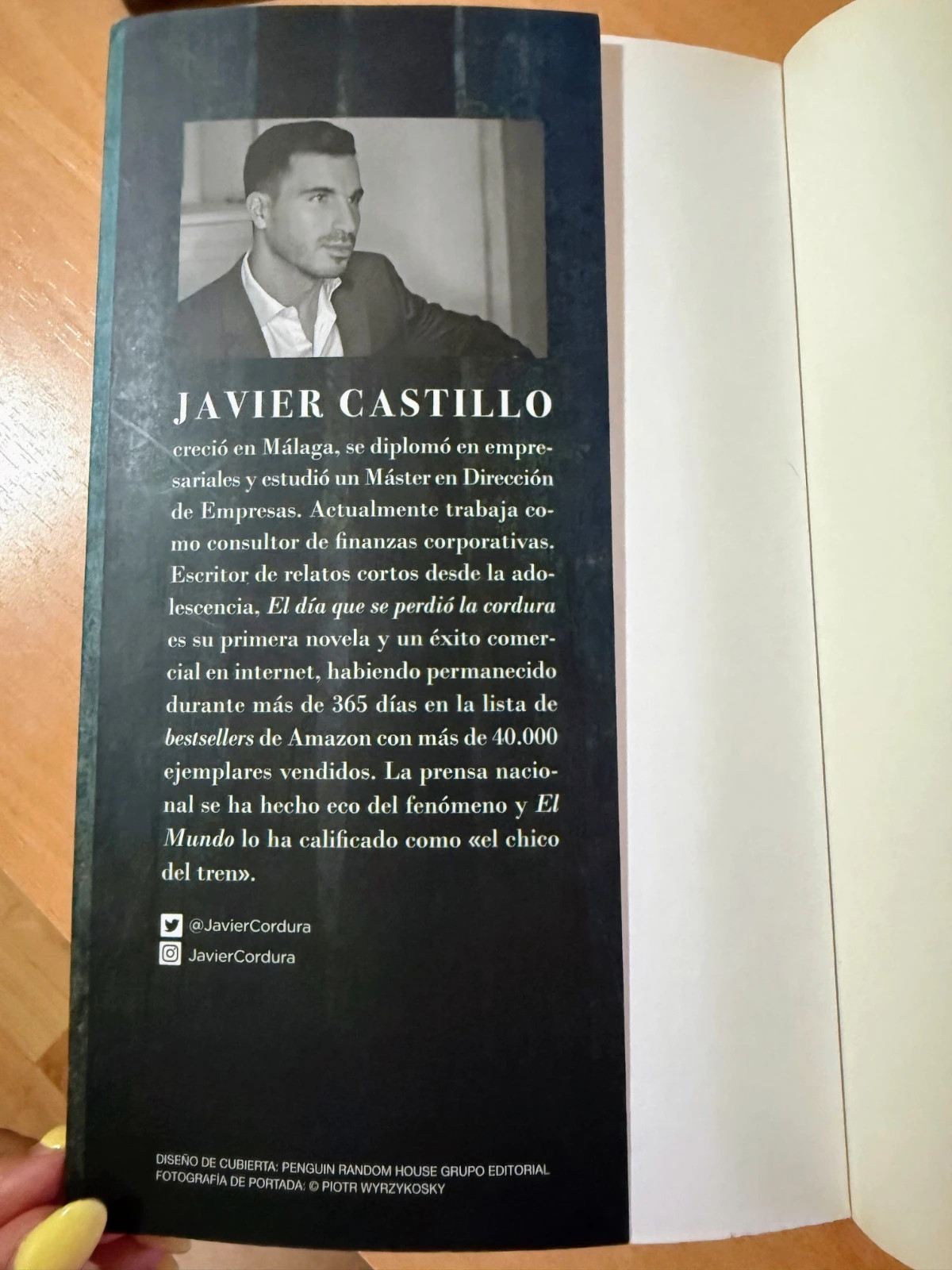 Javier Castillo El día que se perdió la cordura Firmado –Como nuevo 5