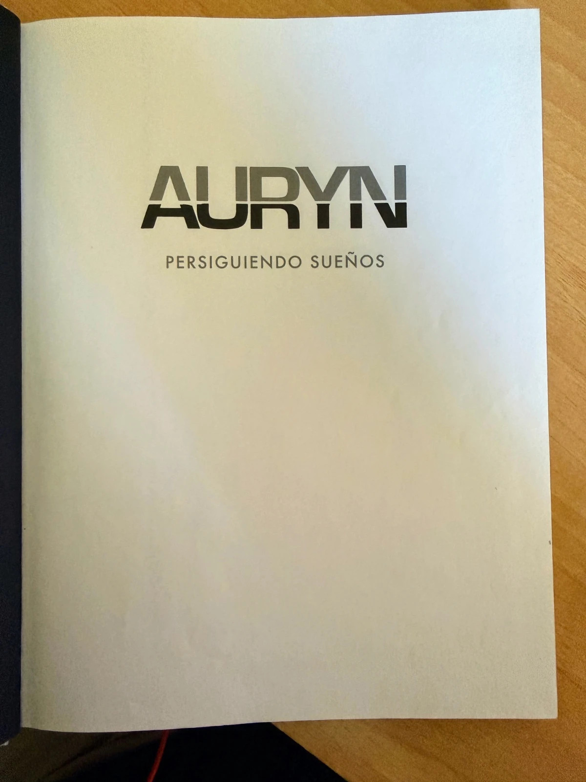 💙Auryn Persiguiendo Sueños Libro Oficial Tapa Dura – Usado 2
