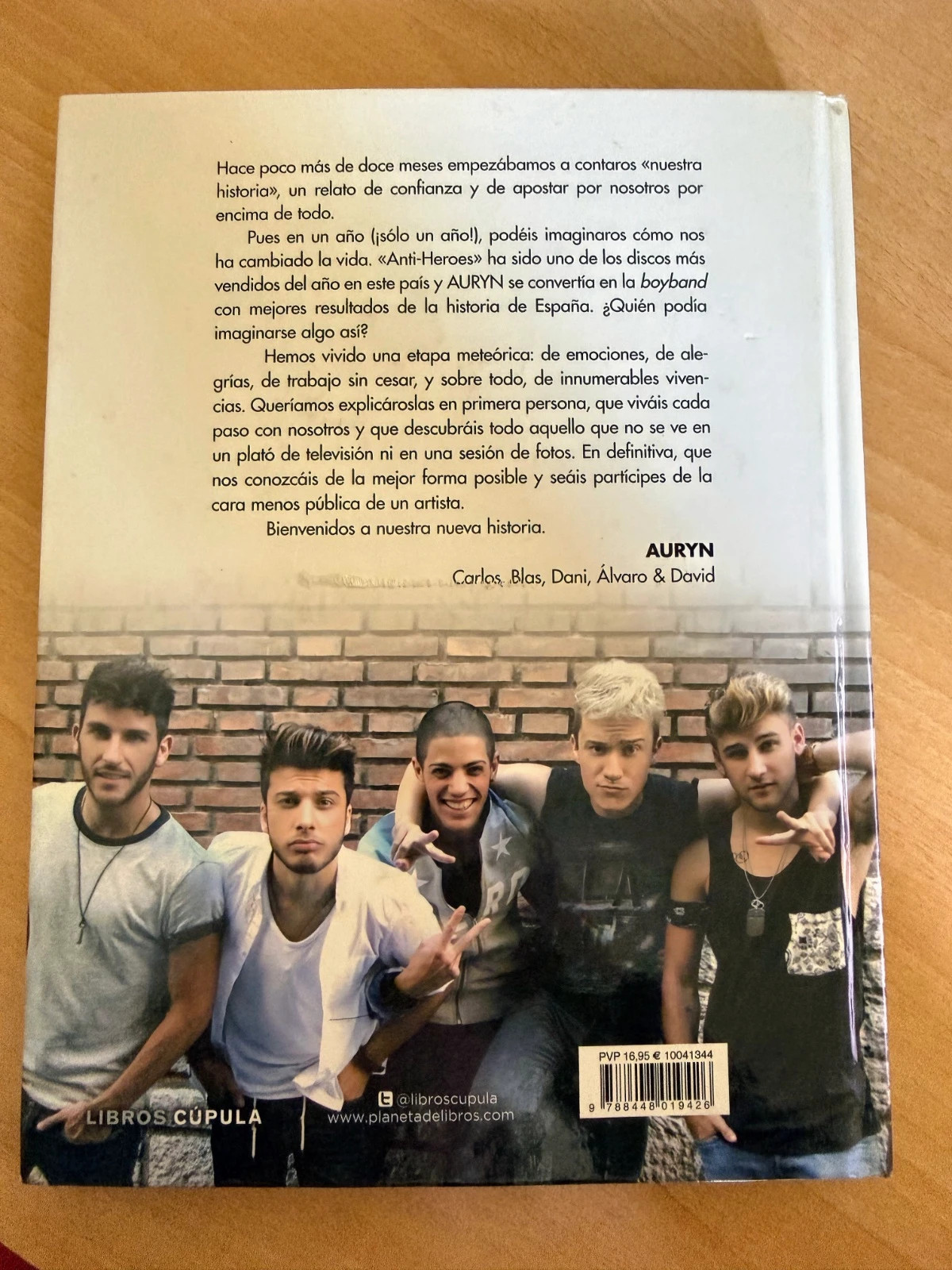 💙Auryn Persiguiendo Sueños Libro Oficial Tapa Dura – Usado 4