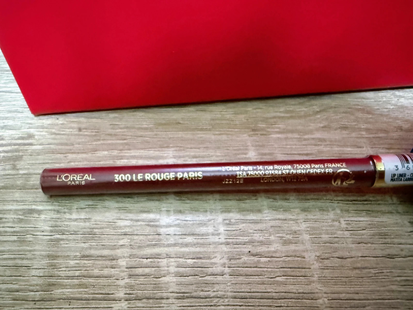 💋L’Oréal Color Riche Lip Liner 300 Le Rouge | perfilador labial rojo