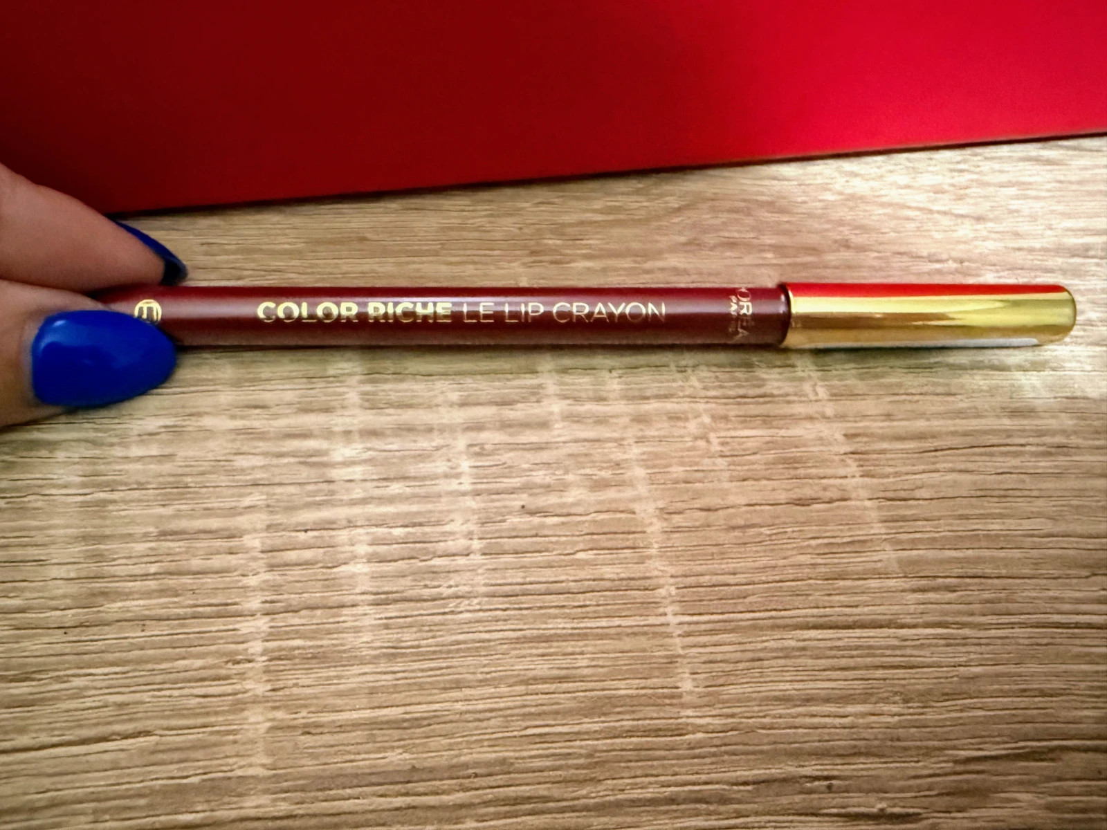 💋L’Oréal Color Riche Lip Liner 300 Le Rouge | perfilador labial rojo – L'Oréal 2