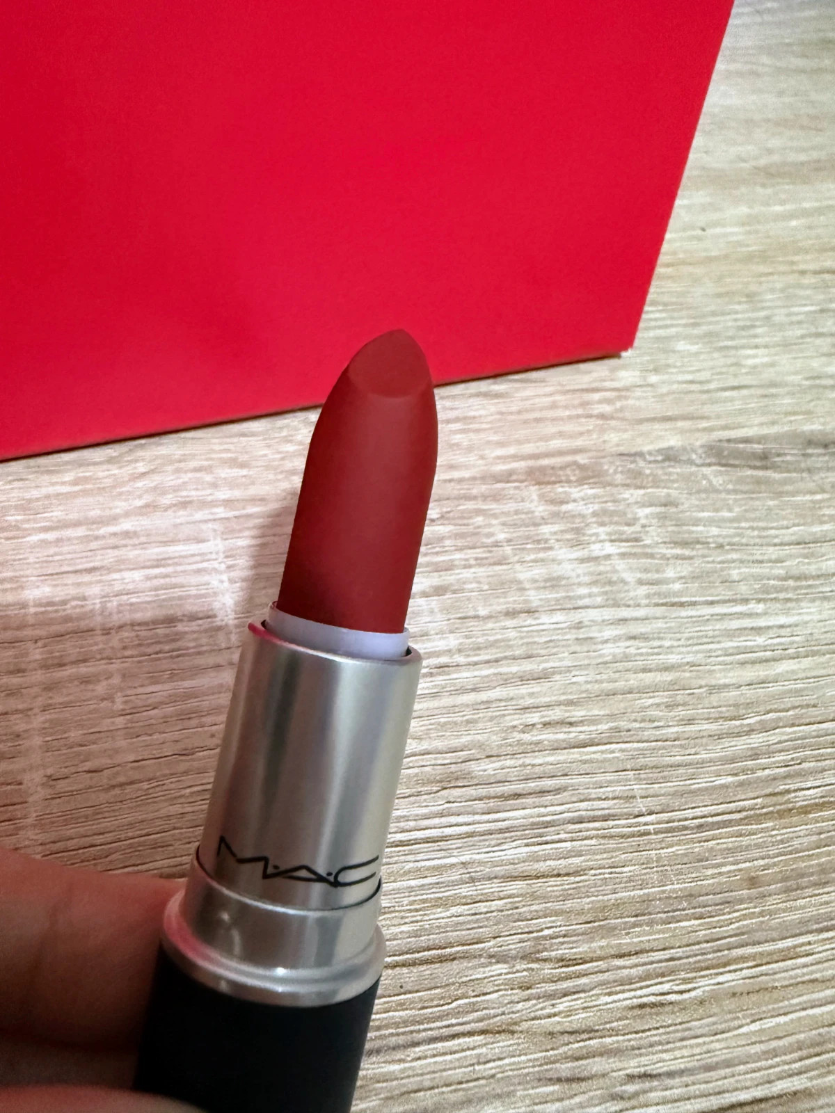 💋MAC Powder Kiss Werk, Werk, Werk | labial mate difuminado rosa – MAC 4