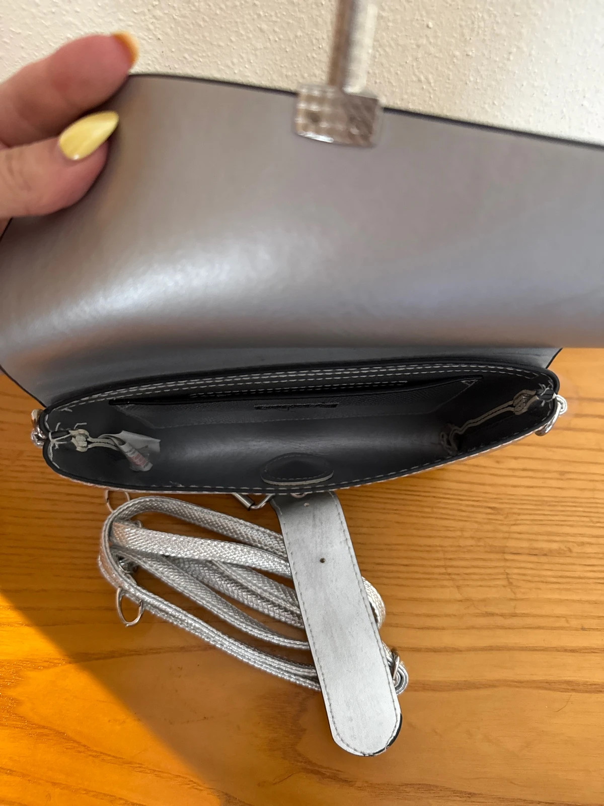 👝 Riñonera plateada metálica👝 | Nuevo sin etiquetas – Primark 3