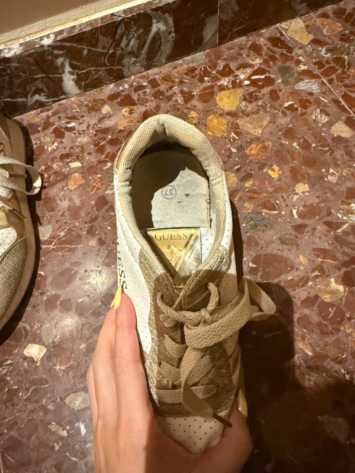 👟 Zapatillas Blancas con Dorado Talla 37 – Buen Estado 👟 – guess – taille EU 37 2