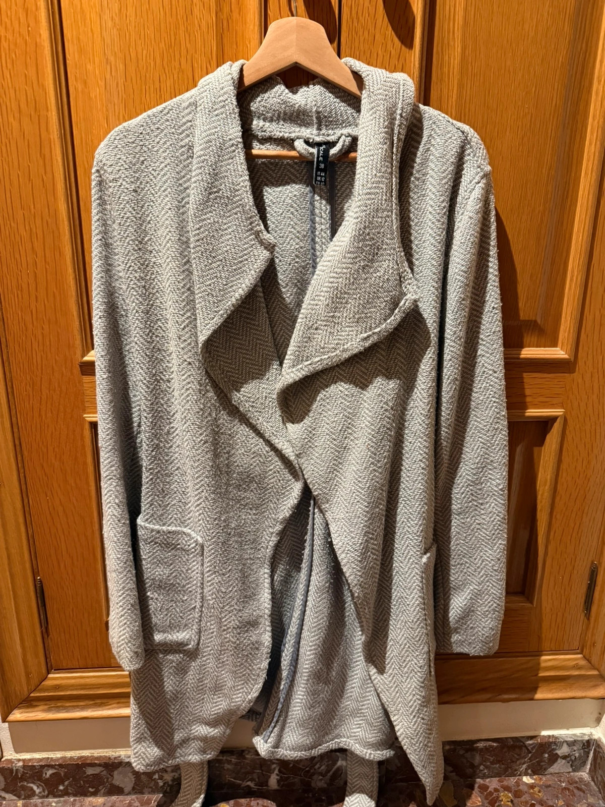 🧥 Gabardina Elegante Talla M – Clásica y Versátil – Buen Estado 🧥