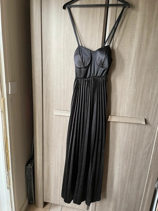 Robe noir rock chic taille 36 à 40 – Zara – taille M / 38 / 10 2