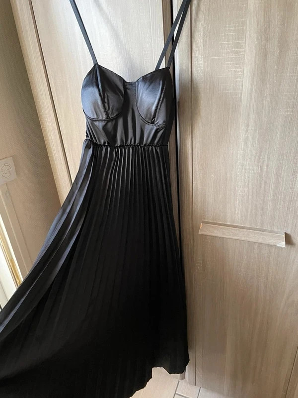 Robe noir rock chic taille 36 à 40