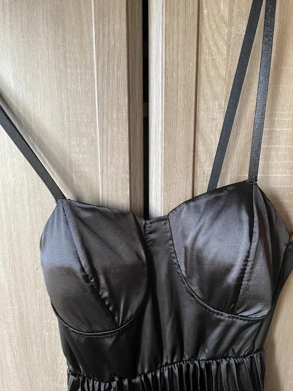 Robe noir rock chic taille 36 à 40 – Zara – taille M / 38 / 10 3