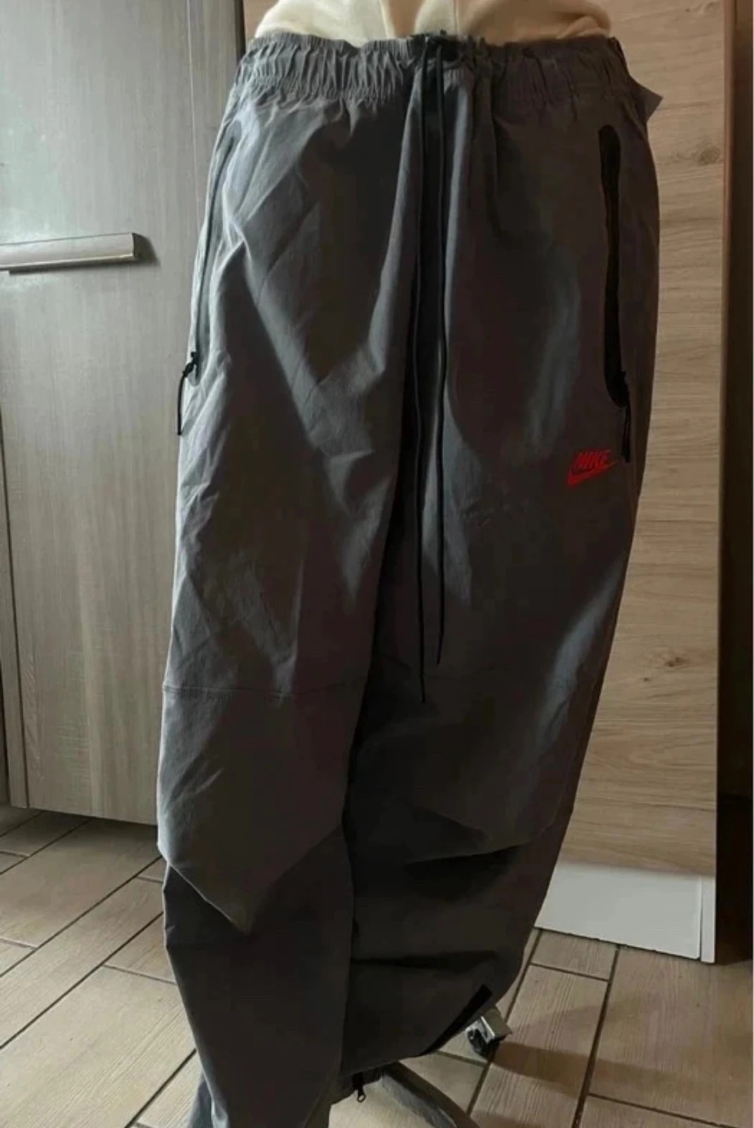 Jogging Nike coupe fuselée taille XS couleur gris – Nike – taille XS 2
