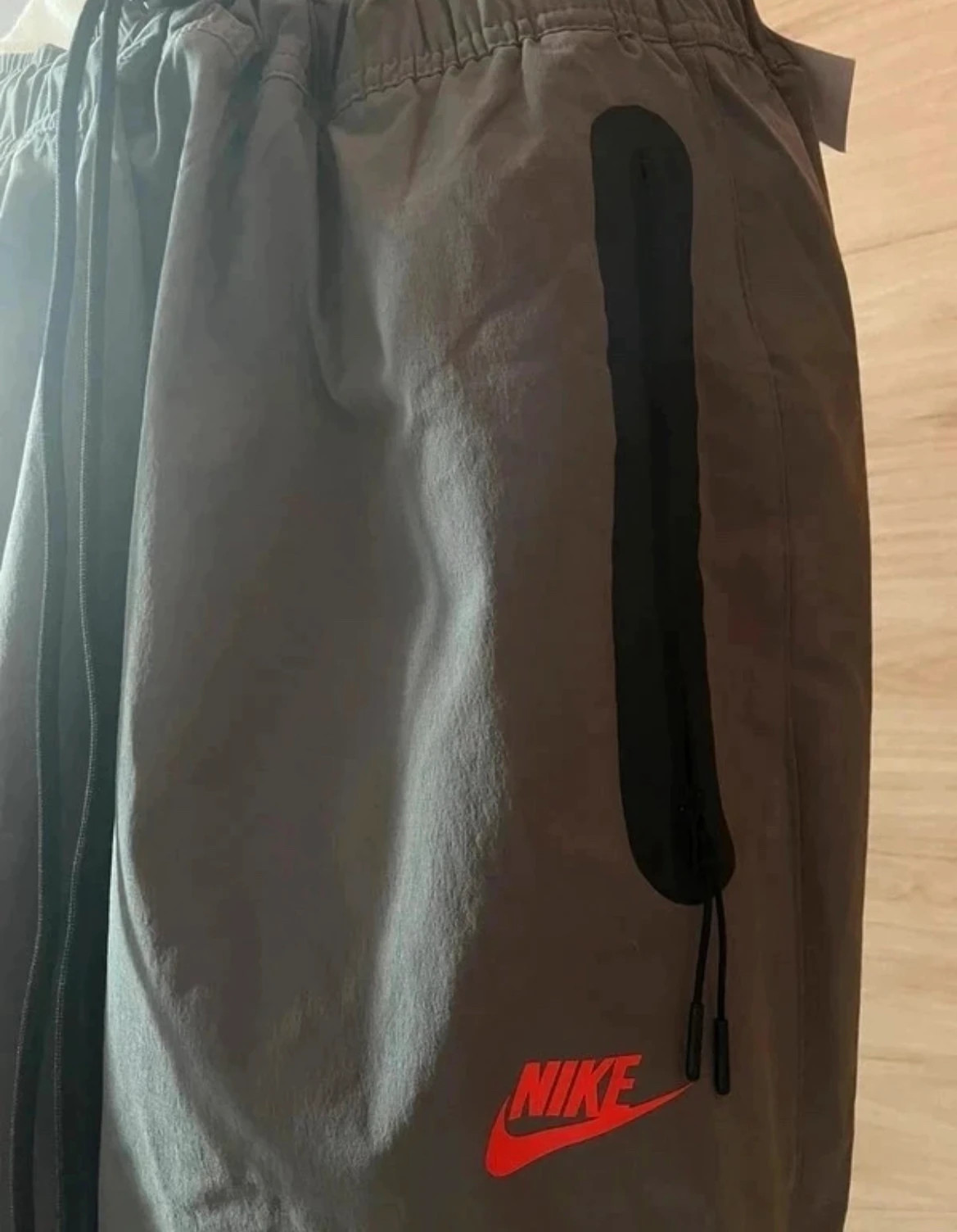 Jogging Nike coupe fuselée taille XS couleur gris – Nike – taille XS 4
