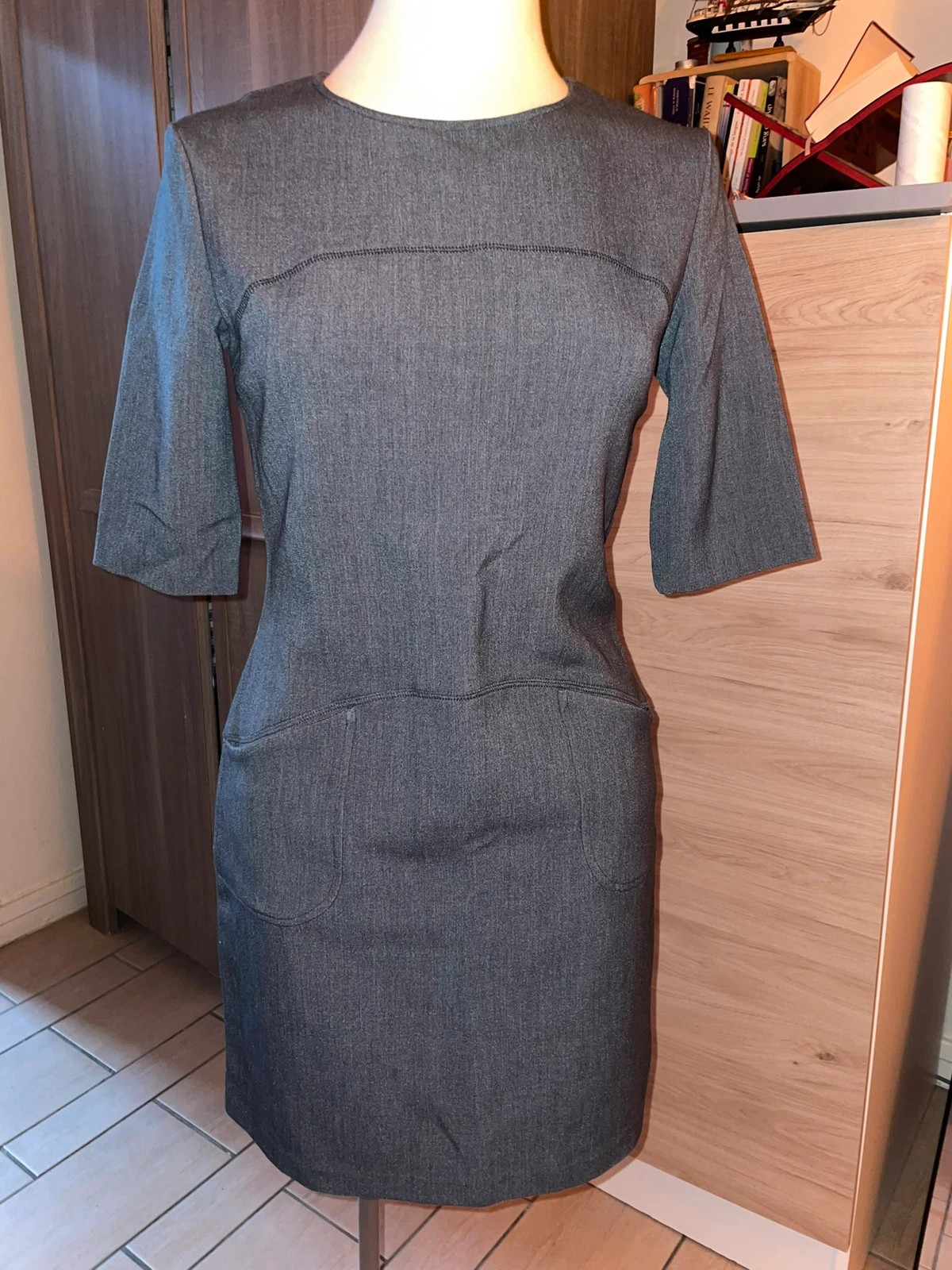 Robe Droite Chic Lacoste – Gris Anthracite