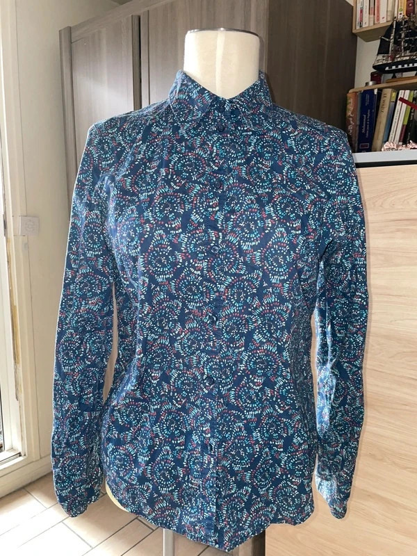 👔 Chemise Cintrée Esprit – Motif Graphique Bleu