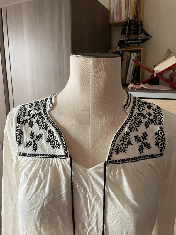 Blouse Bohème Brodée – Blanc Cassé & Noir – Noir – taille S / 36 / 8 5