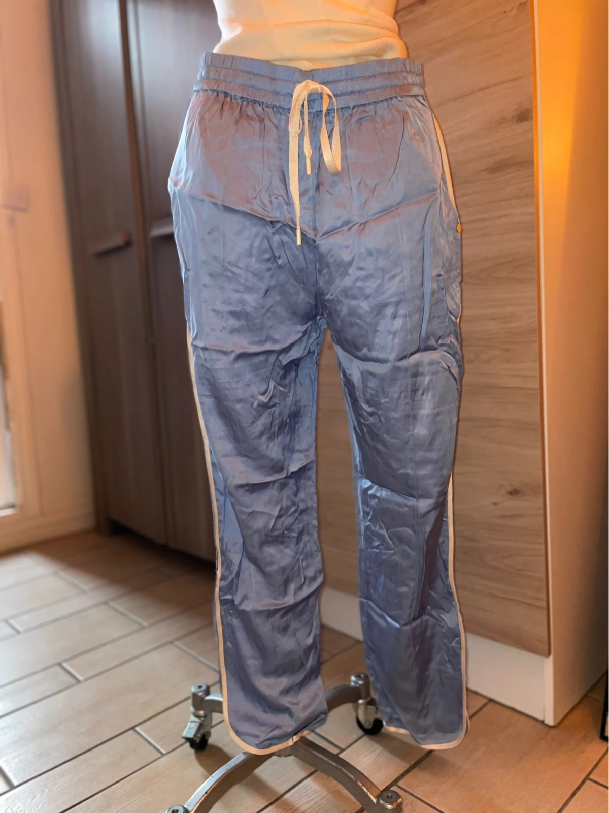 Pantalon fluide satiné bleu Maison Scotch – Style Pyjama Chic / Décontracté-chic – Maison Scotch – taille L / 40 / 12 2