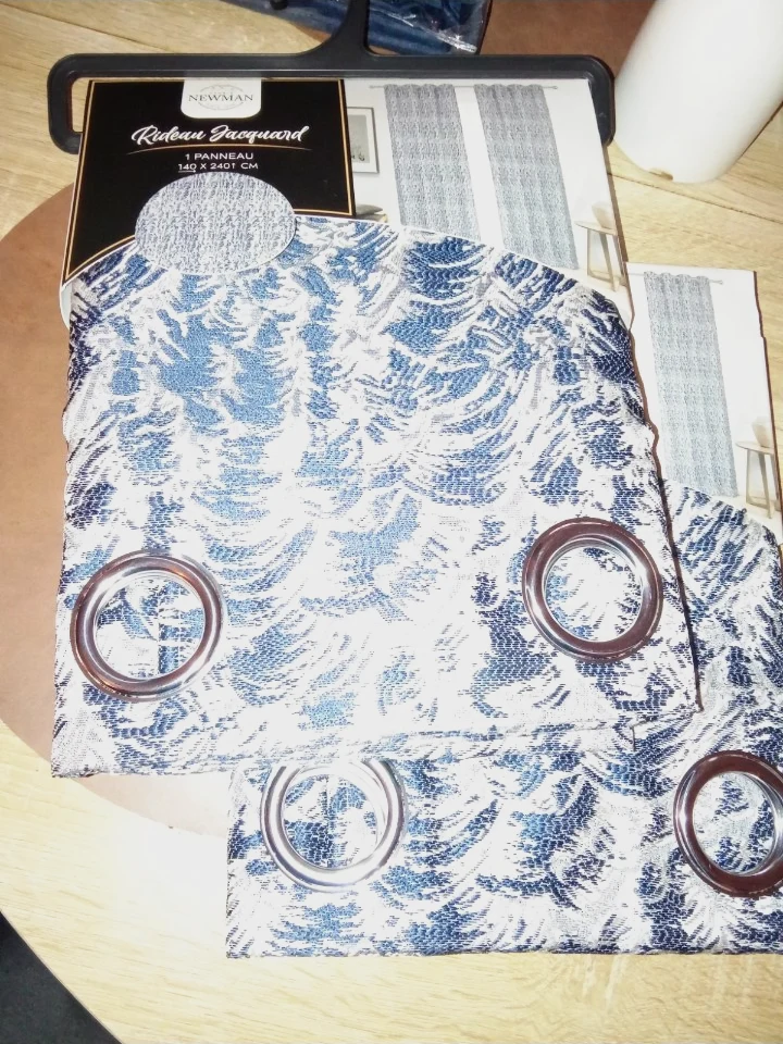 Rideaux jacquard à œillets