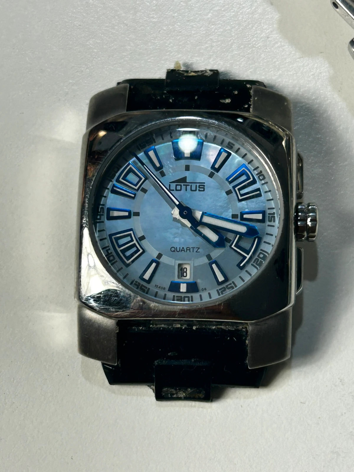 Lotus montre 15408/8 taille unique montre quartz vintage acier cadran bleu bracelet blanc