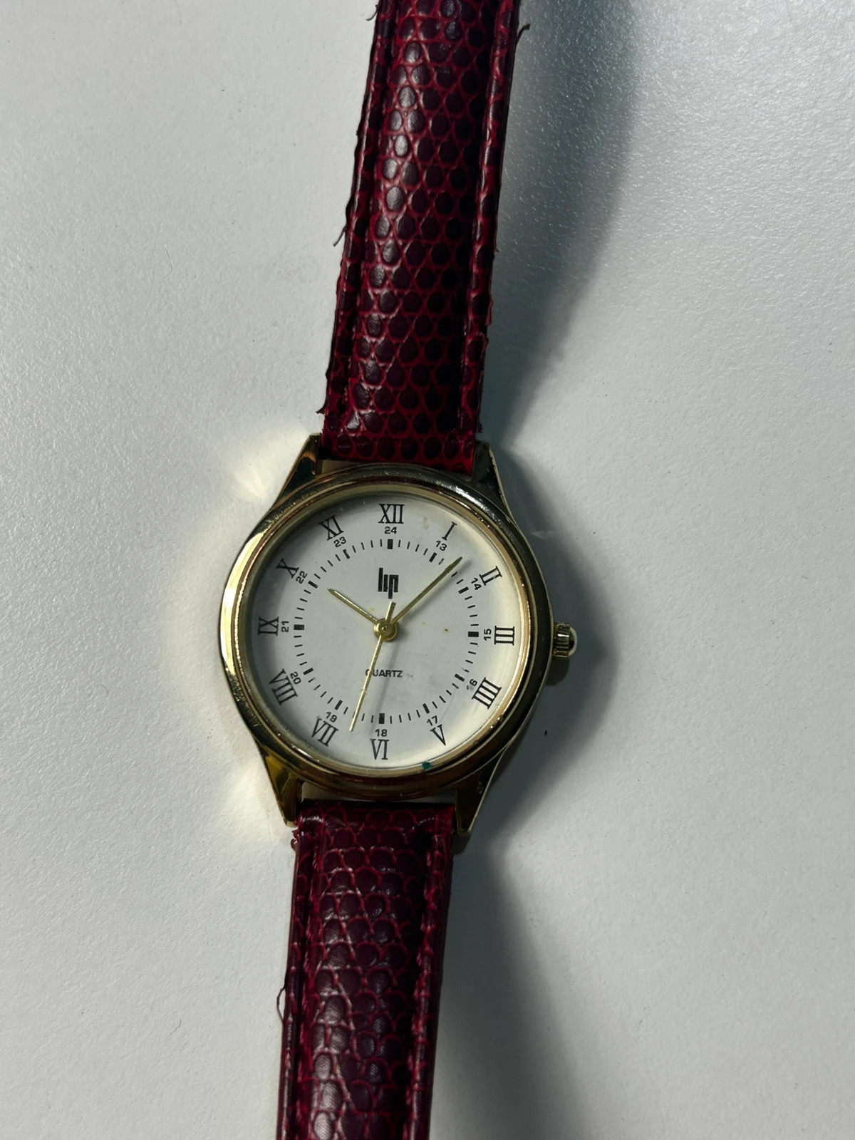LIP femme Classics 04-17 taille unique montre quartz vintage chiffres romains dorée rouge – LIP – taille Taille unique 2