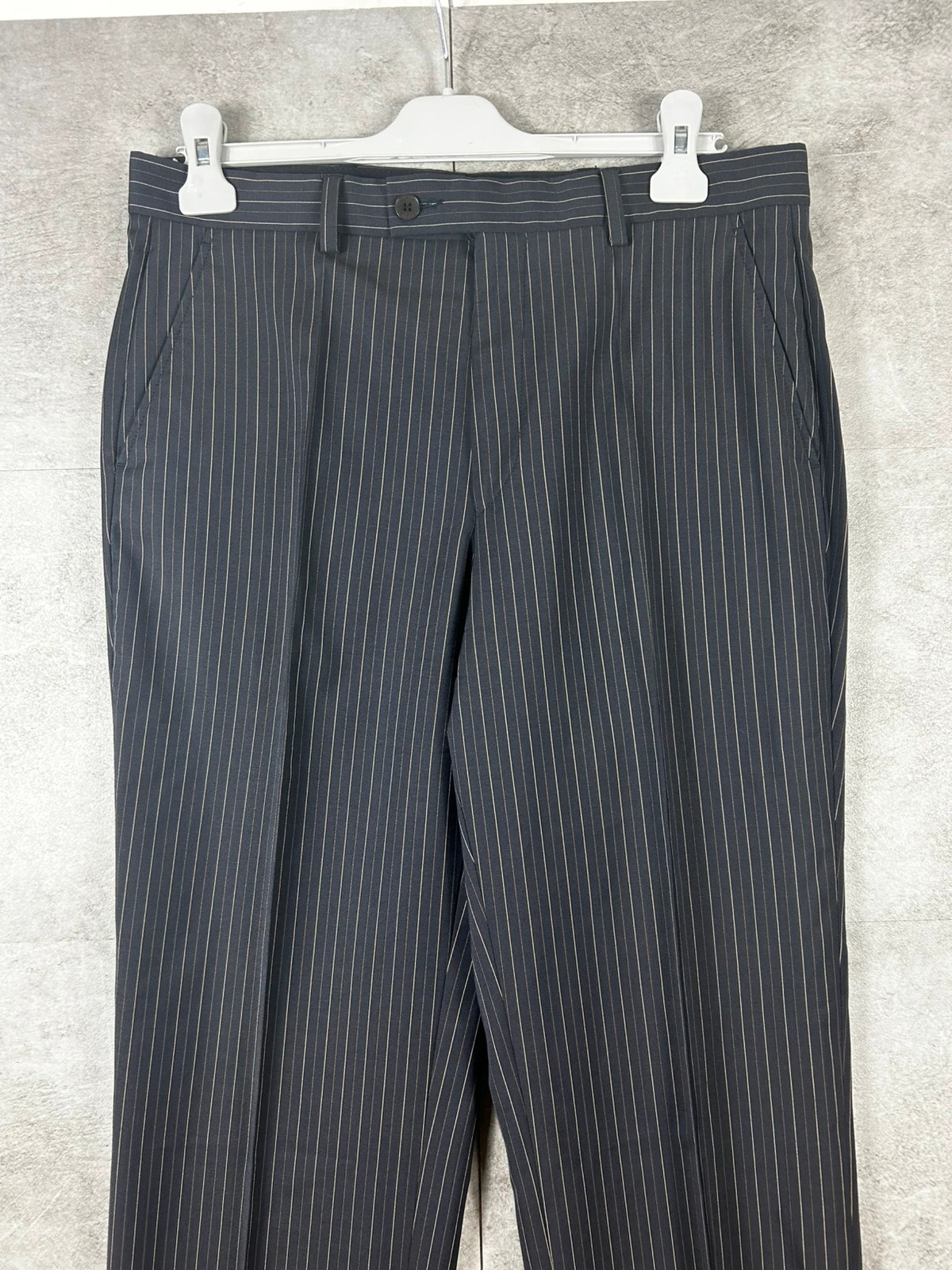 Givenchy homme costume 2 pièces taille 48 pantalon 40 laine vierge rayures tennis bleu marine – Givenchy – taille M 3