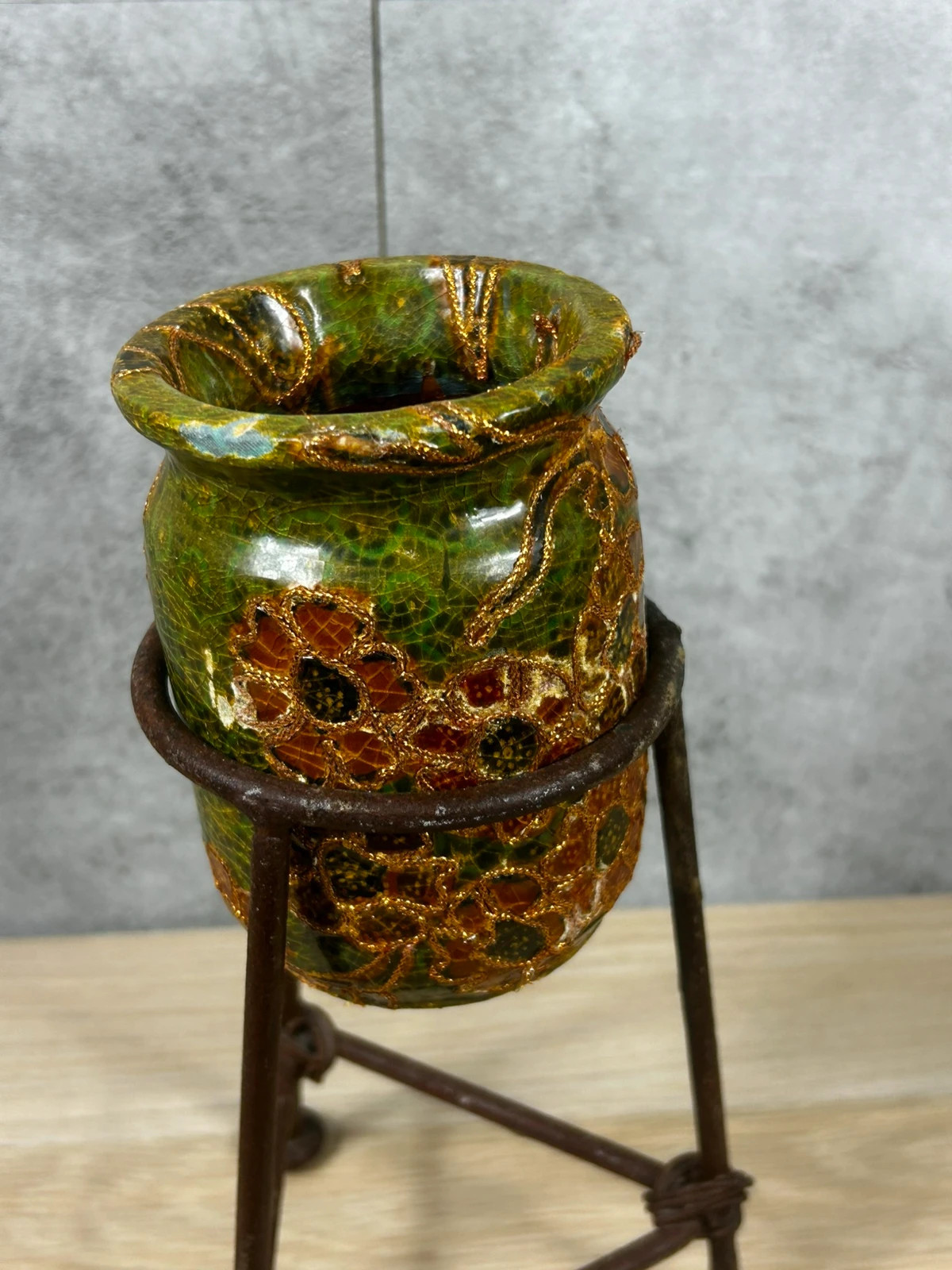 Artisanat vintage petit photophore sur pied tripode métal vert doré décoration bohème 3