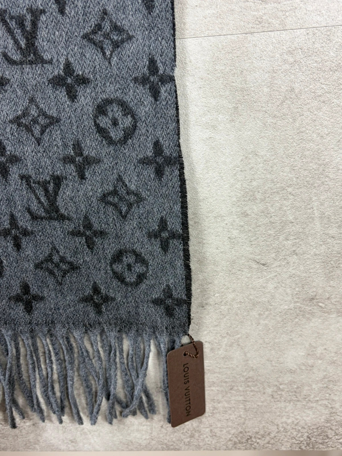 Louis Vuitton homme écharpe Monogram Gradient M70299 cachemire laine gris noir neuve – Louis Vuitton 3