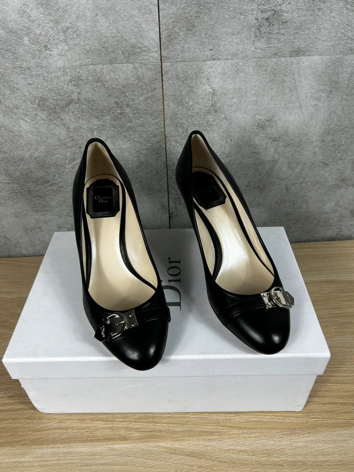 Christian Dior femme escarpins cuir noir boucle CD taille 35.5 Made in Italy luxe