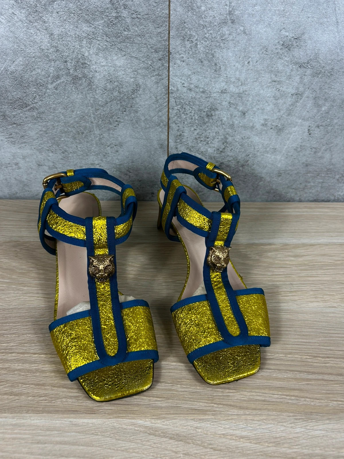 Gucci sandales à talons cuir métallisé doré tête de tigre 38 IT Made in Italy