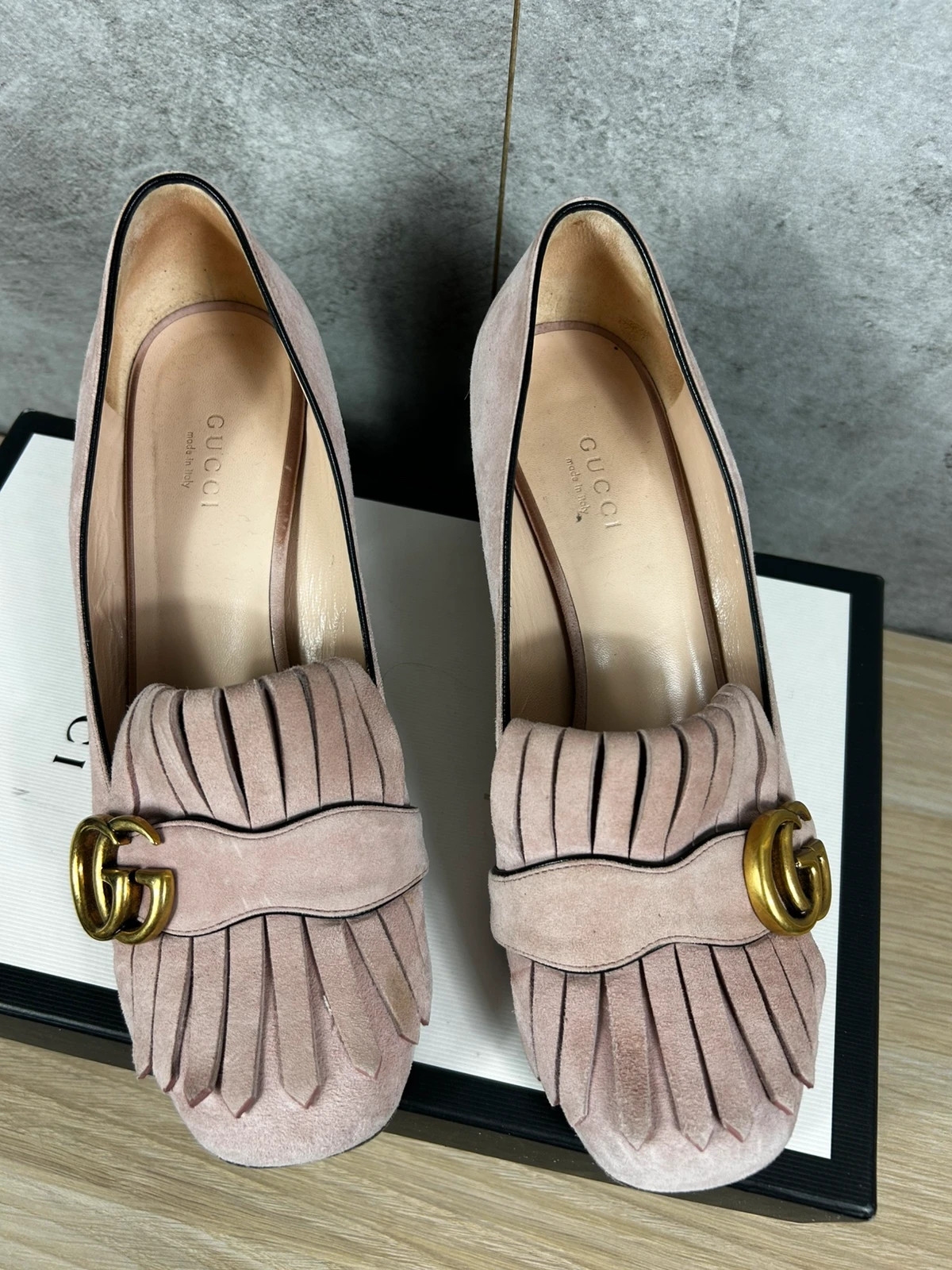 Gucci escarpins en daim rose poudré GG Marmont à franges T37.5 – Gucci – taille 37.5 2