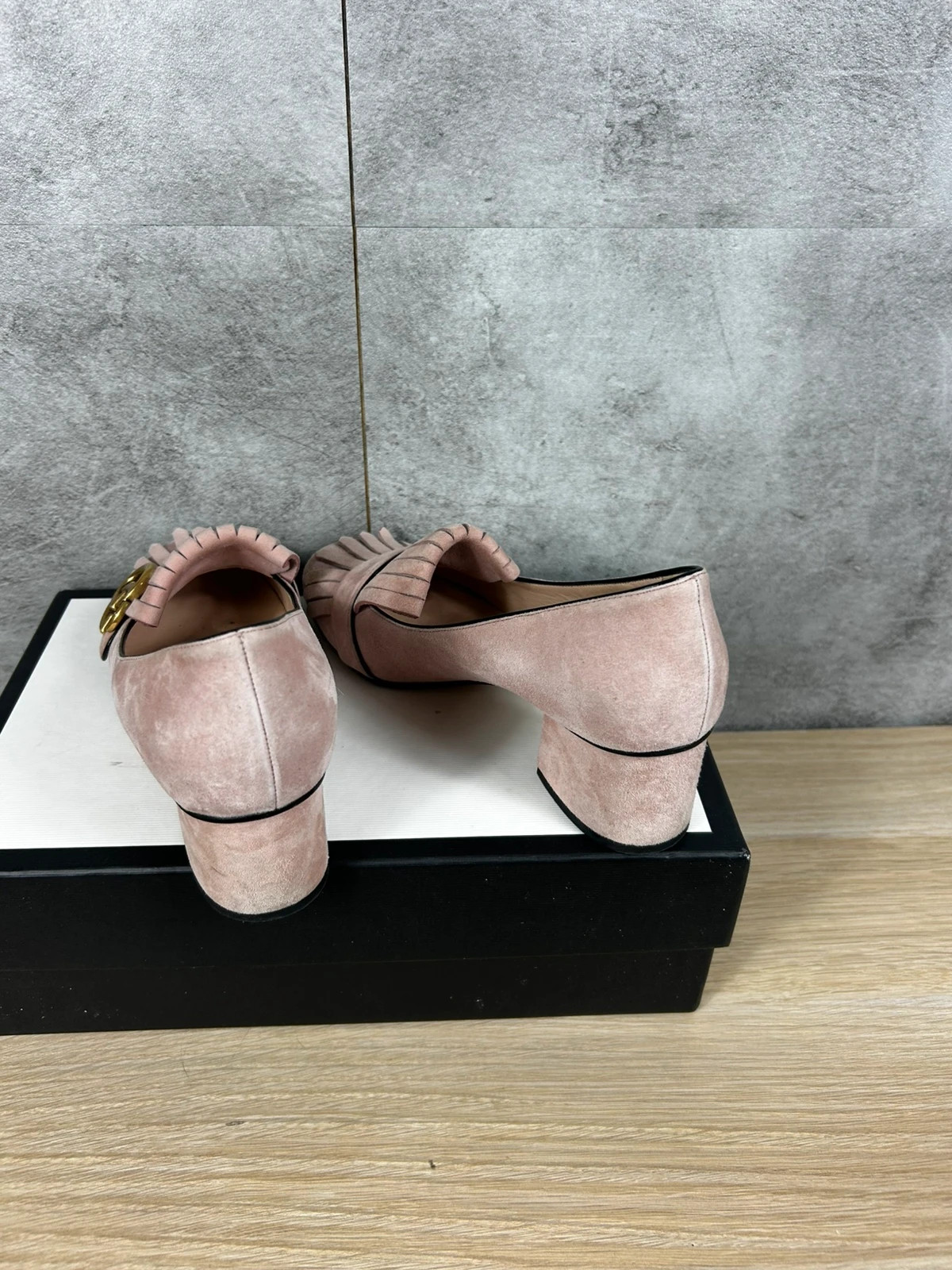 Gucci escarpins en daim rose poudré GG Marmont à franges T37.5 – Gucci – taille 37.5 3