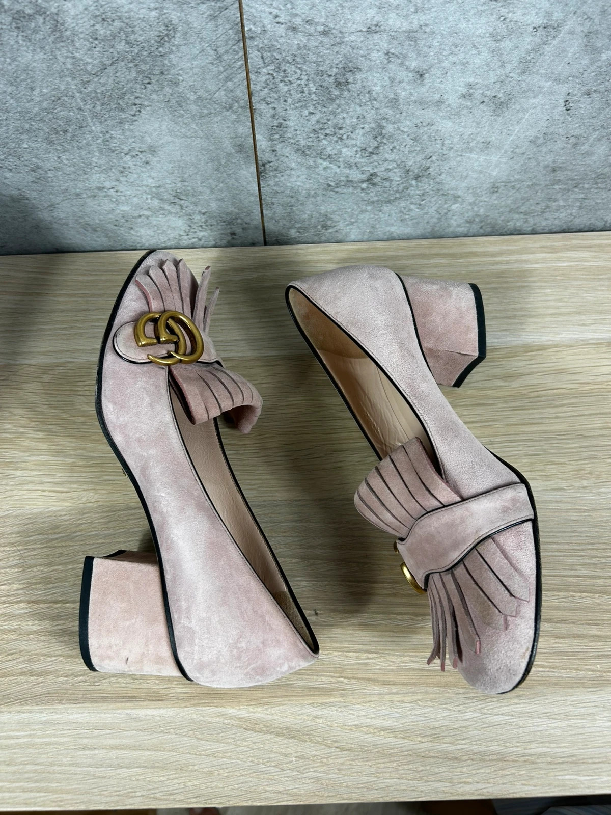 Gucci escarpins en daim rose poudré GG Marmont à franges T37.5 – Gucci – taille 37.5 4